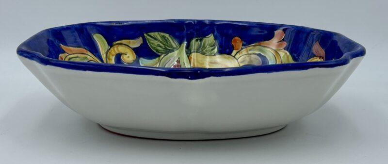 Insalatiera ovale Barocco con frutta fondo blu - immagine 2