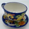 Tazza latte con piattino Decoro Barocco con frutta fondo blu