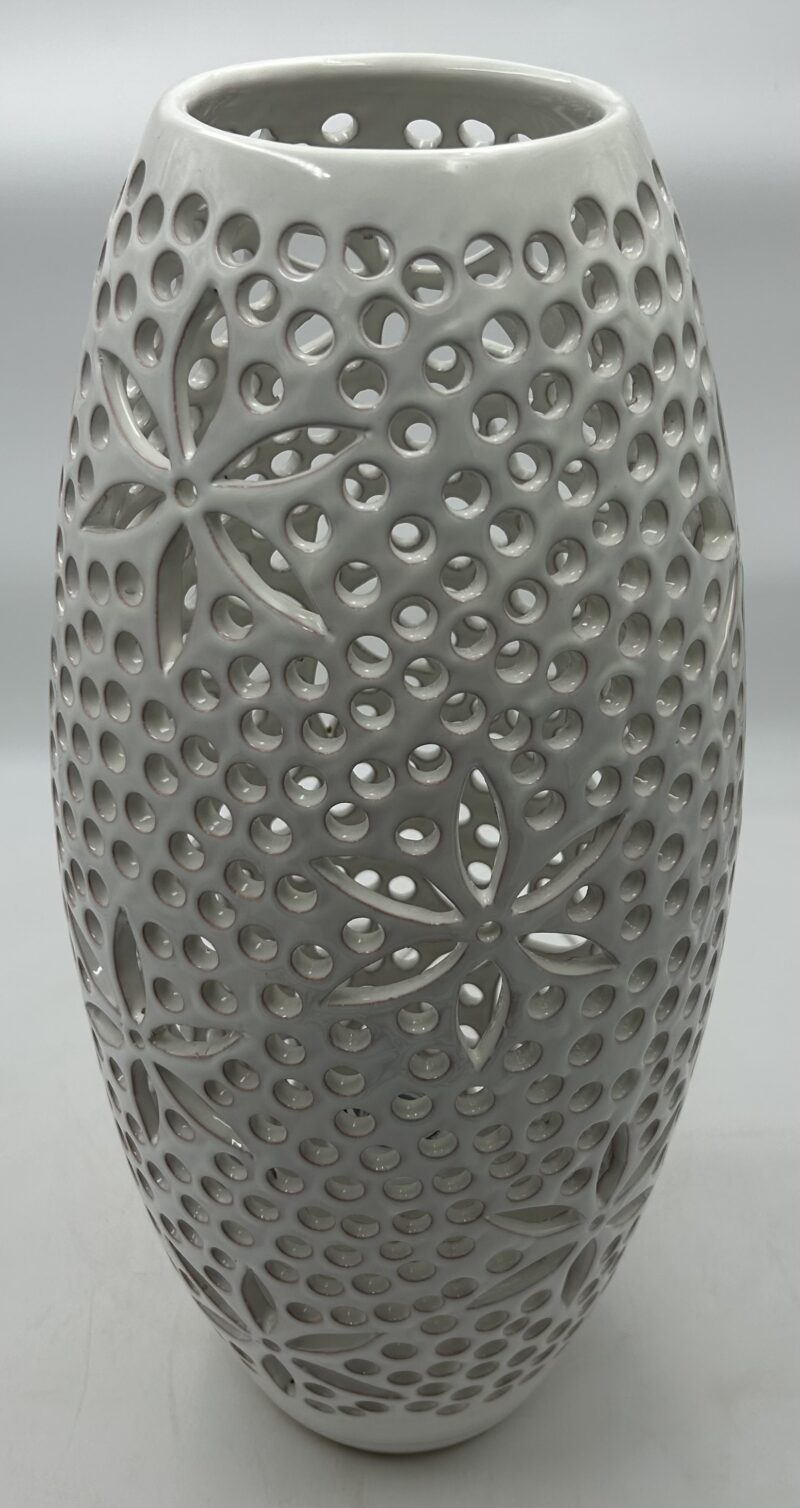 Lampada sagomata traforata h.50 cm. Bianco Vietri Cerchi e Fiori - immagine 2